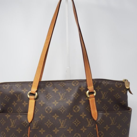 Auth Louis Vuitton Totally MM Monogram Tote Bag - Picture 6 of 15